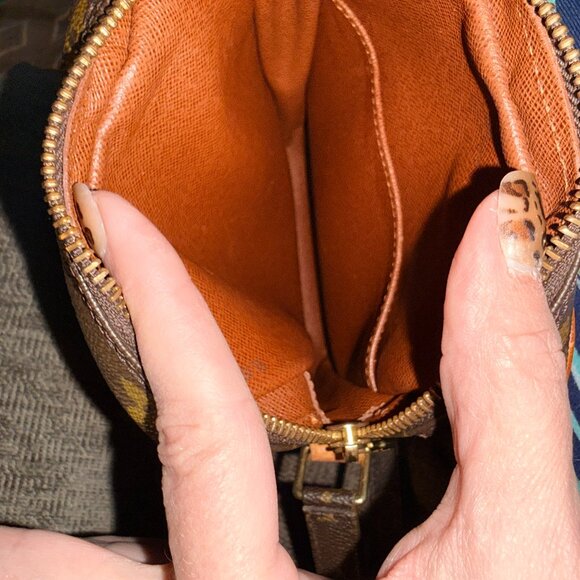 *Authentic* Louis Vuitton Danube Crossbody - Picture 16 of 16
